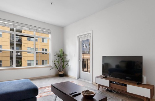 Bothell Apartment | Spacious 2BR in Bothell with Onsite Amenities