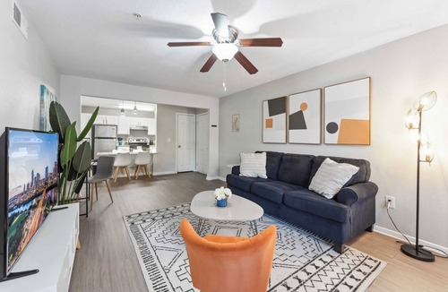 Pleasant Valley Apartment | Spacious 2BR King Suite w Gym close to DT