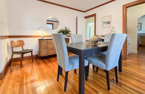 Commonwealth House | Spacious 3 Bed, In Unit Laundry, Central Air
