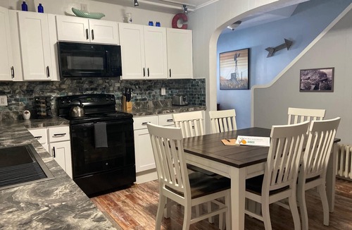 Ashfield Apartment | Spacious 3 Bedroom, 2 Bath Apartment-historic Jim Thorpe, large patio & balcony