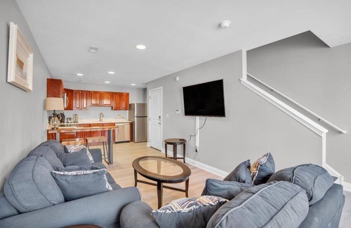 North Philadelphia West Apartment | Spacious 3-bedroom apartment with AC, WiFi near Temple in marvelous Philadelphia
