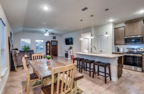 Sanger House | Spacious 3bed 2bath Family Home