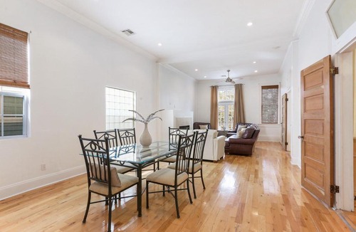 Faubourg Lafayette Apartment | Spacious 3BR Condo w Pool Steps to St Charles Ave