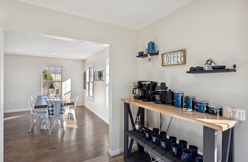 Kodak House | Spacious 4 bd with hot tub, theater &game zone