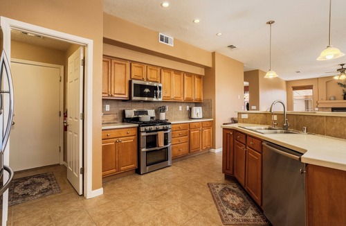Ranchito House | Spacious 4-bedroom house in phenomenal Rio Rancho with WiFi, AC