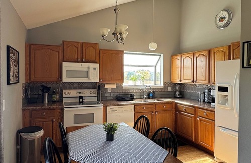 South Westminster House | Spacious 4-bedroom house with AC and 1GB WiFi in tranquil Arvada