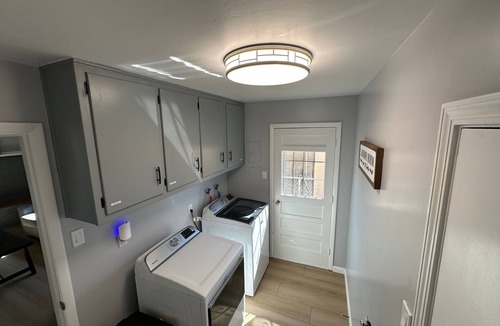 Northeast Heights House | Spacious 4-bedroom house with a Pool, AC, WiFi located in beautiful Albuquerque