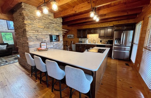Spencer Cabin | Spacious 4BR/3BA Cabin w/Stunning Views – Near Fall Creek Falls!