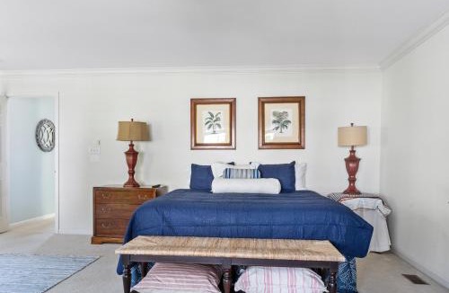Bayside House | Spacious 4BR Home Pools Bikes Balcony
