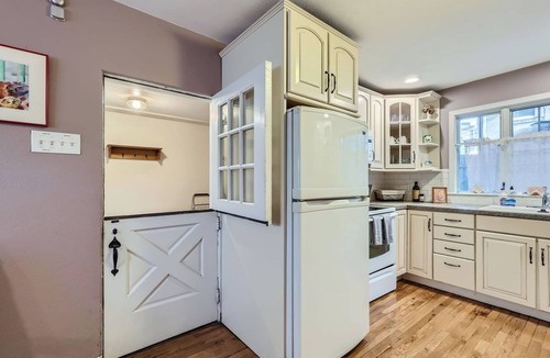 Ballpark House | Spacious 5-Bed Victorian Home with AC and WiFi in Enchanting Denver