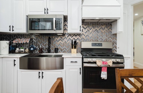 Ashmont House | Spacious 5-Bedroom 3-full bath Boston Home, Subway access & Scenic View