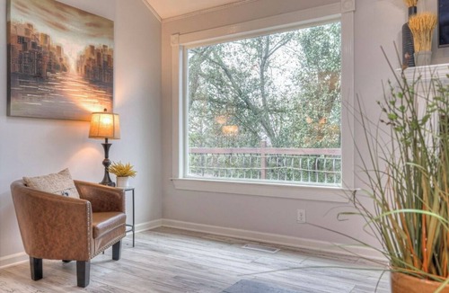 Columbia House | Spacious 5 bedroom house in serene Columbia with WiFi, AC