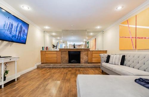 Winchester House | Spacious 5-Bedroom Retreat with Pool Minutes from the Las Vegas Strip