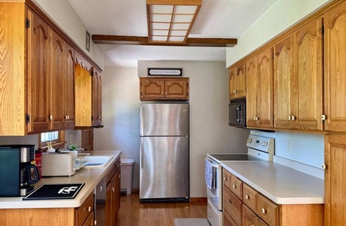 East Bloomington House | Spacious 5-bedroom house in pleasant Bloomington MN with AC