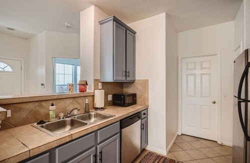 North Loop House | Spacious 6-bedroom Duplex w/Pool Mins FC Stadium/Domain