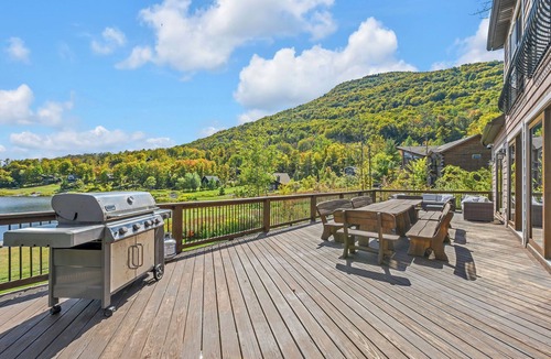 Hunter House | Spacious 7-bedroom house in lovely Hunter with game room, sauna, swimming spa
