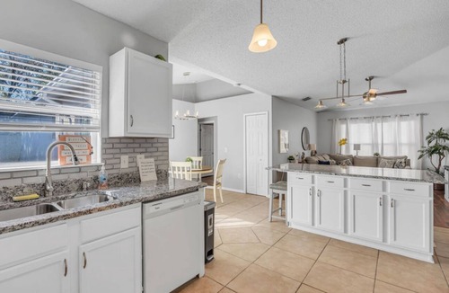 Sandalwood House | Spacious and Comfy 4b/2bath Family friendly and Quiet neighborhood