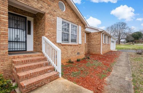 Valley Falls House | Spacious and private home at Boiling Springs