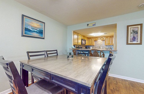 Gulf Shores Condo | Spacious beachfront condo with outdoor pool & Gulf views