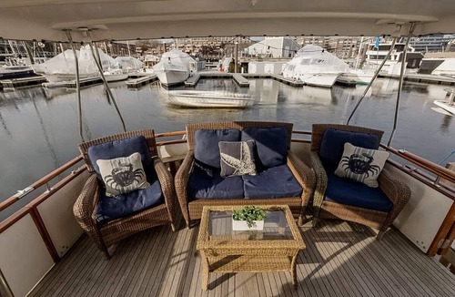 Thompson Square - Bunker Hill Boat Rental | Spacious & Comfy 2BR/2Bath Yacht - Heat & AC - On Freedom Trail-Walk to Downtown
