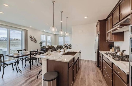 The Pinery House | Spacious Cozy Retreat with Fireplace between Parker & Castle Rock
