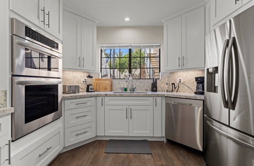 Burbank House | Spacious Elegance in the Hills
