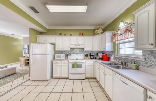 Saint Simons Island House | Spacious family cottage on quiet North Island - Snowbirds welcome