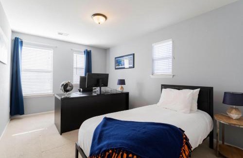 Stapleton House | Spacious Family Friendly Townhome in Central Park