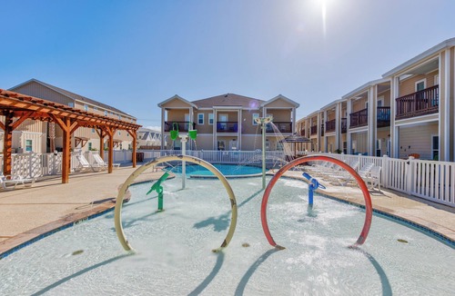 Corpus Christi House | Spacious Family Retreat, Just a Short Stroll to the Beach w/2 Inviting Pools
