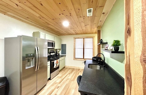 Crossville Cabin | Spacious Get Away: Mt. View Cabin fully equipped kitchen ONLY 15min to Town