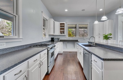 Point Lookout House | Spacious Gorgeous Waterfront Home With Sunset View