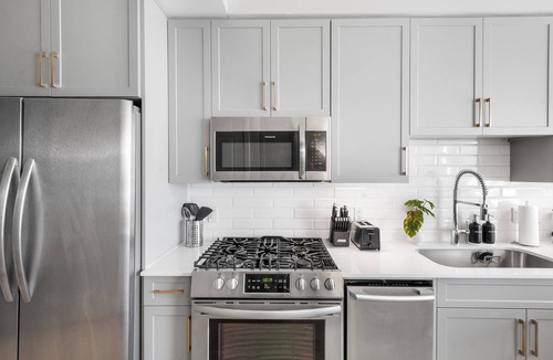 The Gulch Apartment | Spacious High-Rise Studio On Broadway - WiFi, Utilities, In-Unit WD included.