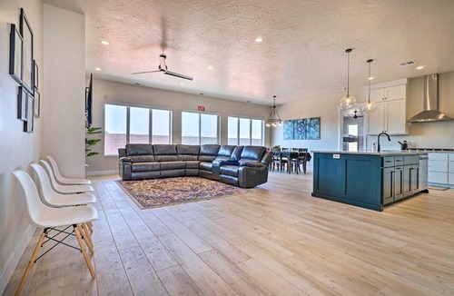 Hurricane House | Spacious Home 3 Mi to Sand Hollow Lake and Golf
