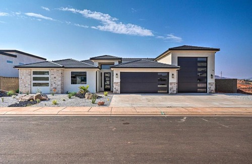 Hurricane House | Spacious Home 3 Mi to Sand Hollow Lake and Golf