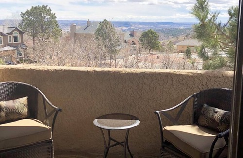Mountain Shadows House | Spacious Home | 3 King Beds | A/C | Views | Gym