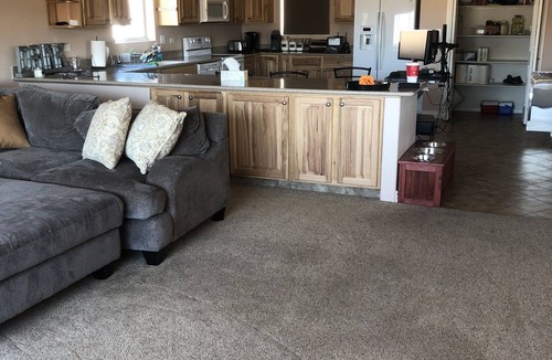 Bullhead City House | Spacious House close to Laughlin, Lake and River - lots of parking.