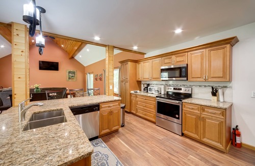 Harbert House | Spacious House on Half Acre < 3 Mi to Beach!