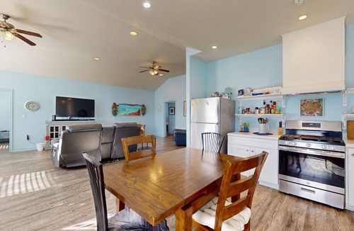 North Beach House | Spacious house with full kitchen, TVs, WIFI, balcony, near the beach