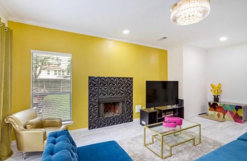 Barker House | Spacious Houston Home with Patio, Grill and Fireplace!