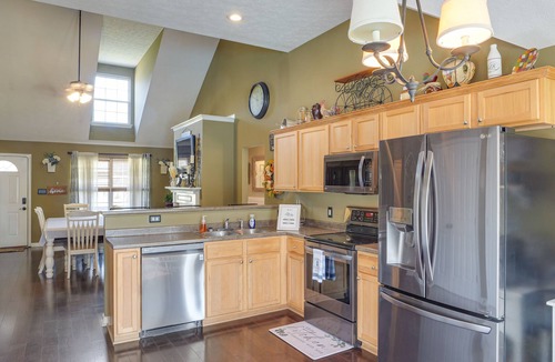 Lebanon House | Spacious Lebanon Home w/Pool: 6 Mi to Downtown!