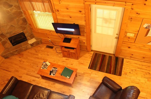 Hico Cabin | Spacious Marathon Cabin located in New River Area