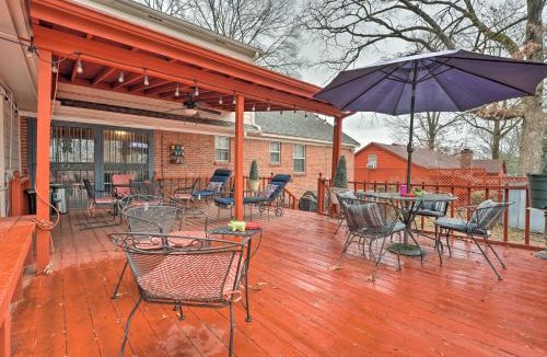 Whitehaven House | Spacious Memphis Home - Walk to Graceland