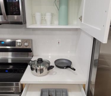 Mapleton Apartment | Spacious & Modern Apartment, close to Universities and Mountains