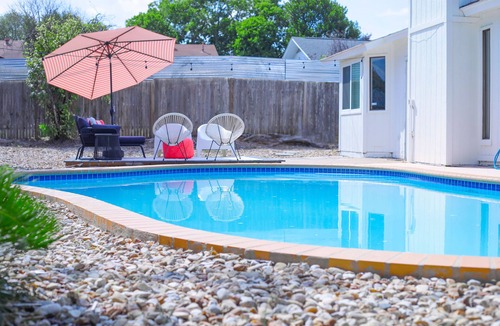 McNeil House | Spacious Modern Home| Pvt Pool | Free WIFI |5 Min. to Domain| 15 min to Downtown