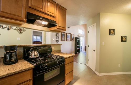 Nor Este House | Spacious NE home w/Spa-5 min from Breweries, Balloon Fiesta Park, Hiking/Biking
