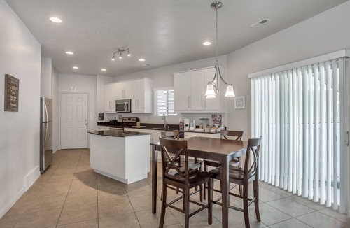 Lakeview House | Spacious & New Guesthouse in Orem - Provo