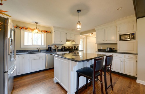 Oxford House | Spacious Oxford Home w/Pool - 4 Mi to Lake!