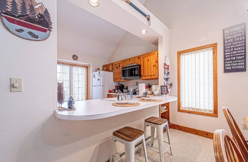 White Haven House | Spacious Poconos Home on Jack Frost Mountain SKI-IN/SKI-OUT, Hot Tub, Grill