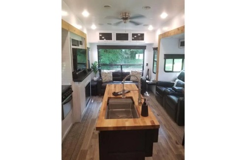 McDonald House | Spacious, private 5th wheel camper