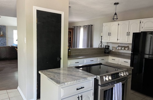 Cedar Creek House | Spacious rustic retreat with fireplace, outdoor ambiance close to hiking trails.
